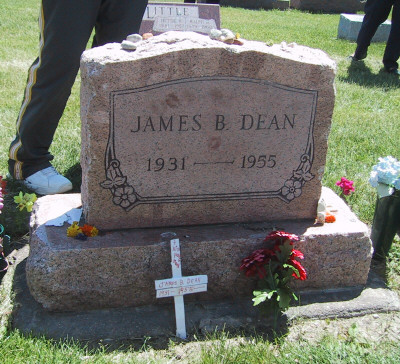 james_dean_indiana_grave_1.jpg